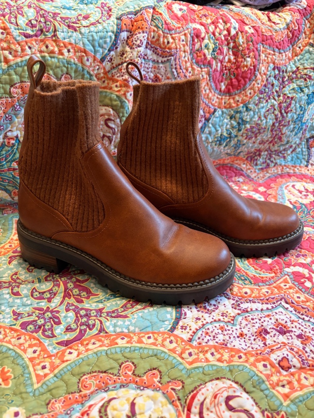 Universal Thread Chestnut Tan Rib-Knit Chelsea Booties